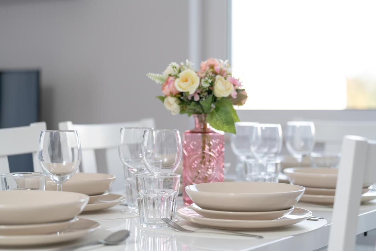 With 2 Bedrooms And Free Garage By Renters Apartment Poznan