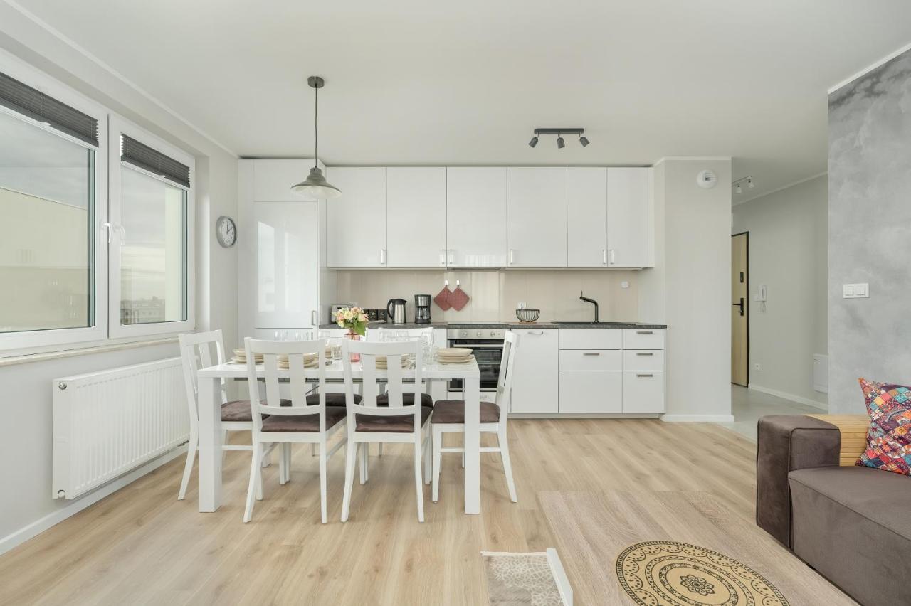 Apartment With 2 Bedrooms And Free Garage By Renters *