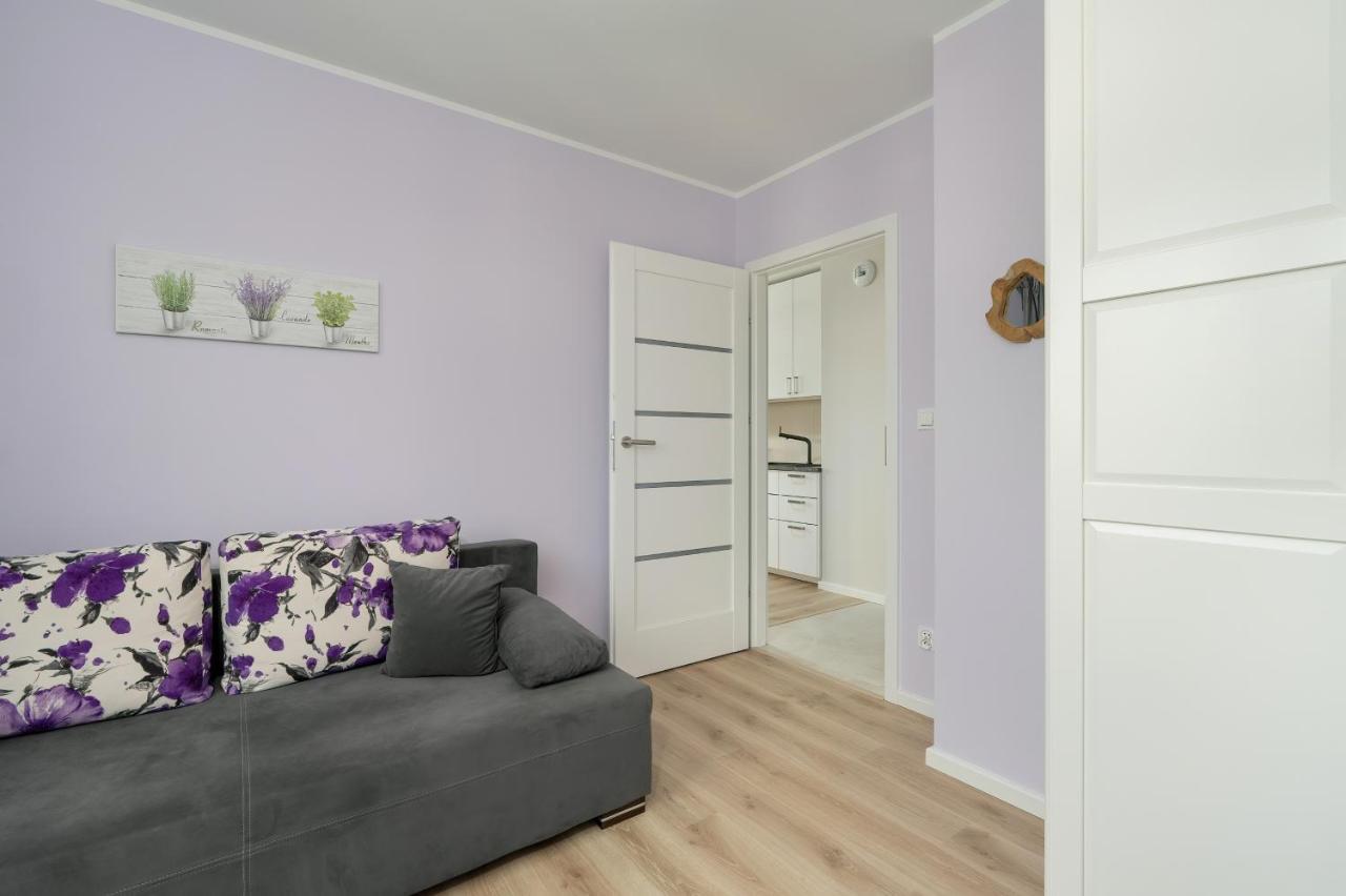 With 2 Bedrooms And Free Garage By Renters Apartment Poznan
