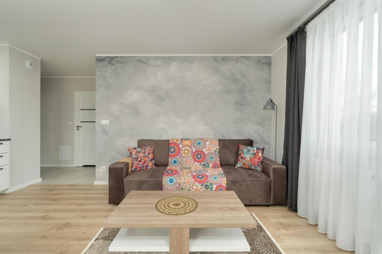 With 2 Bedrooms And Free Garage By Renters Apartment