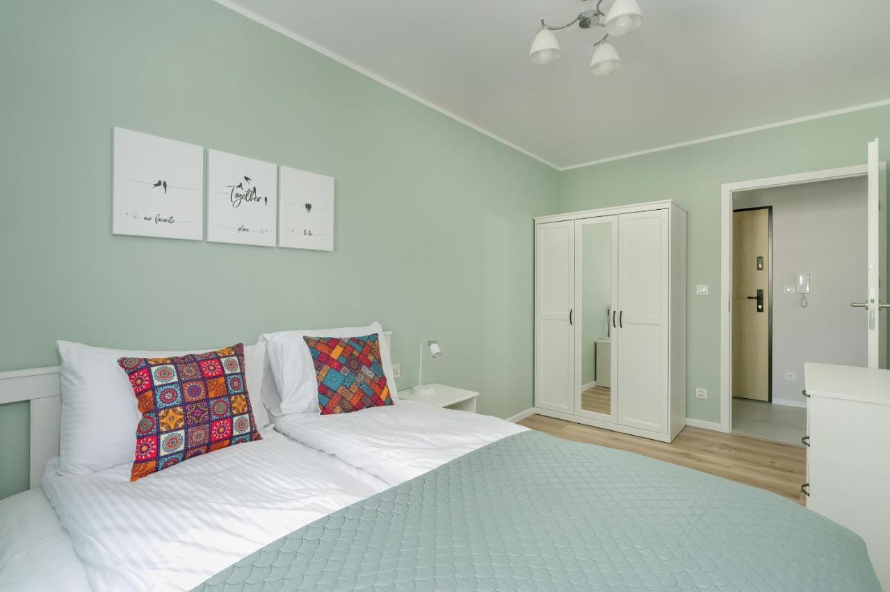 With 2 Bedrooms And Free Garage By Renters Apartment Poznan